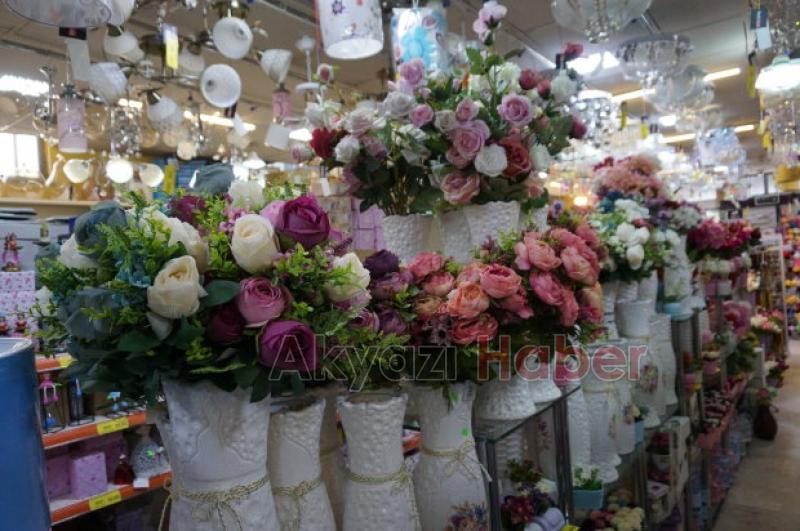 ÇARŞI PAZAR YAZA MERHABA DEDİ 