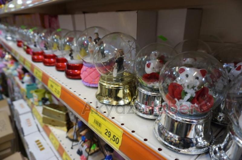 ÇARŞI PAZAR YAZA MERHABA DEDİ 