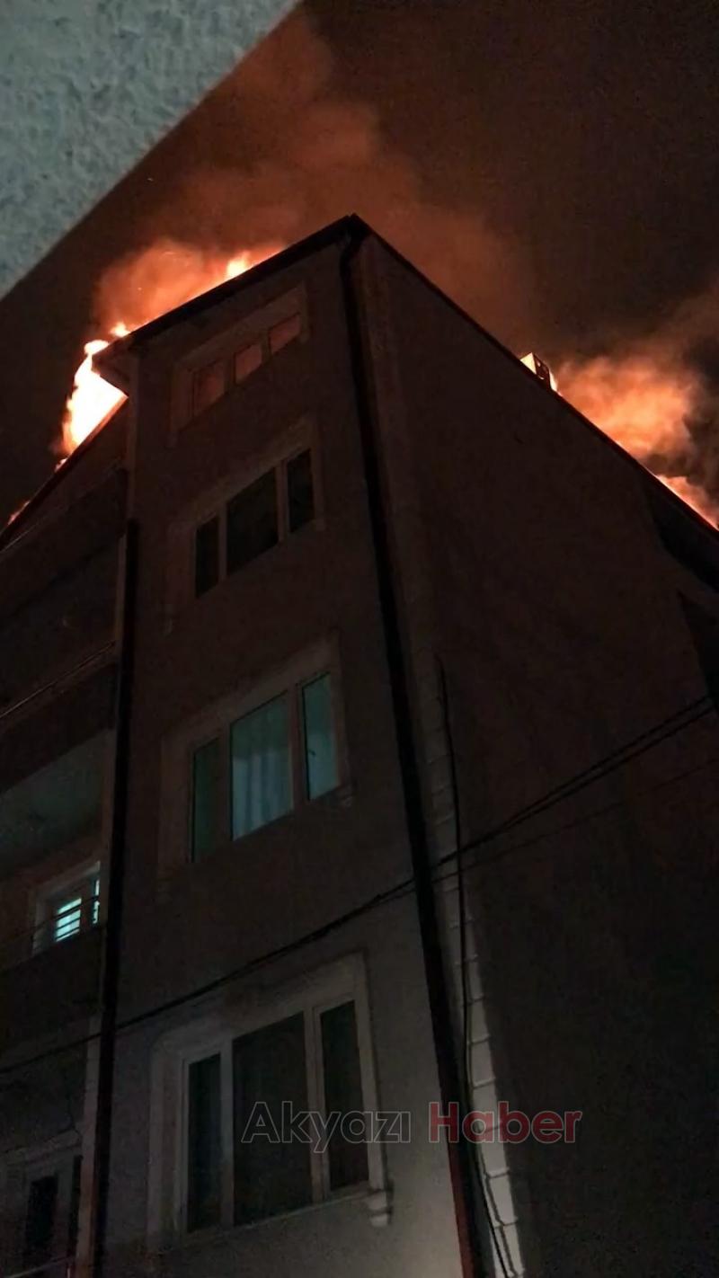 Çatı katı alev alev yandı