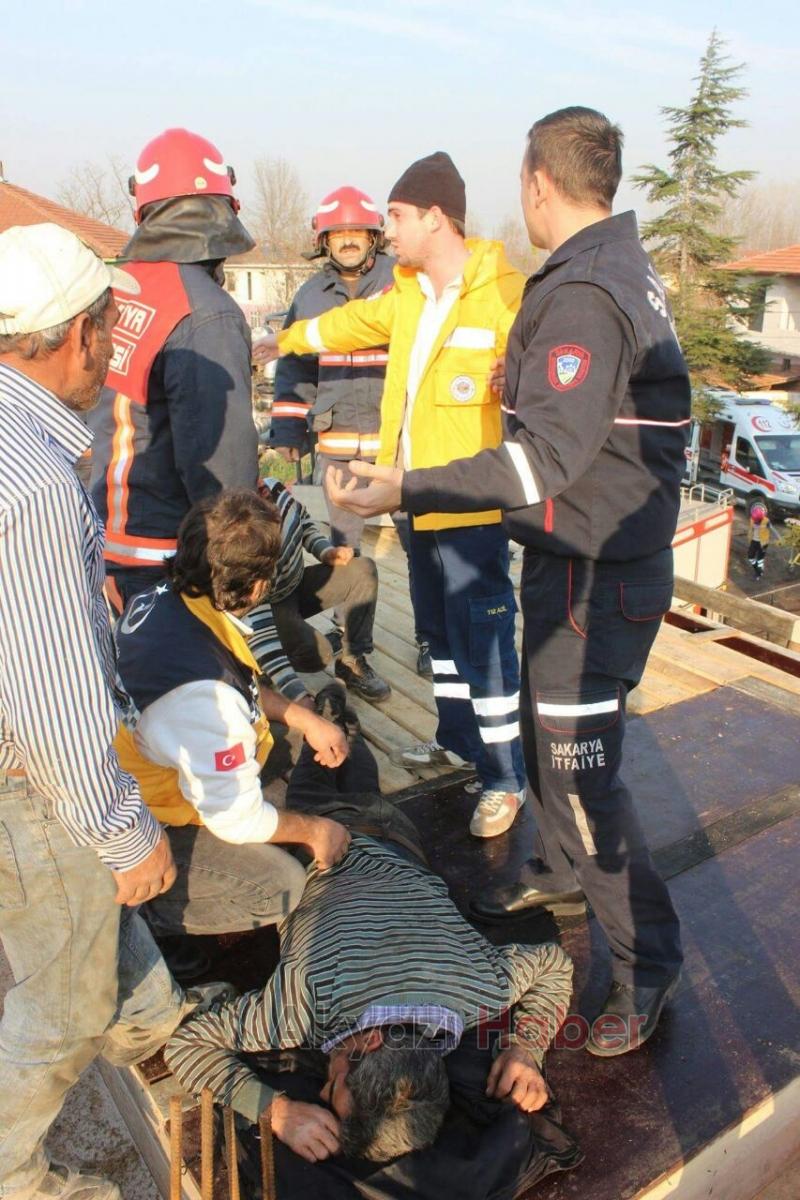 Çatıda Baygınlık Geçiren İşçiye Ambulas ve İtfaiye Ekipleri Müdahale Etti