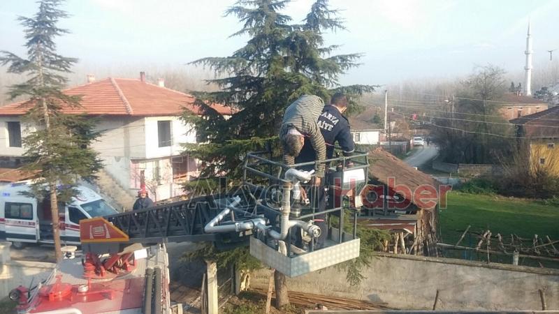 Çatıda Baygınlık Geçiren İşçiye Ambulas ve İtfaiye Ekipleri Müdahale Etti