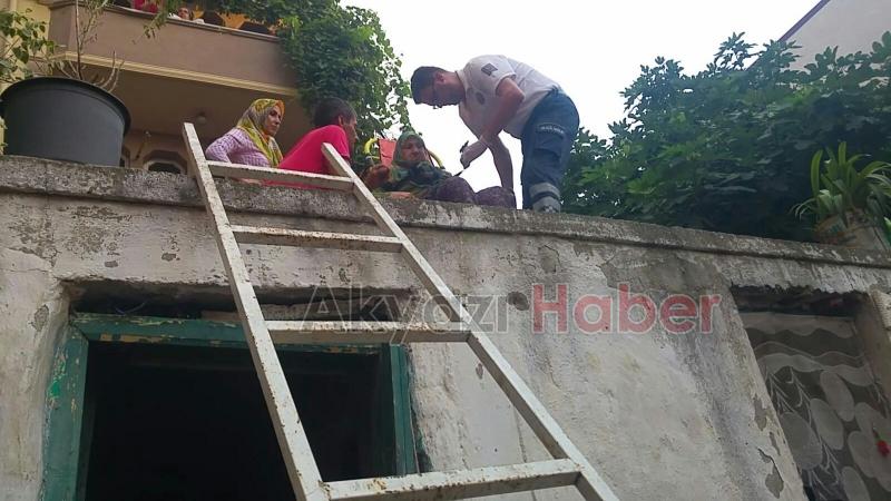 Çatıda Mahsur Kalan Yaşlı Kadının İmdadına 112 Ekipleri Yetişti