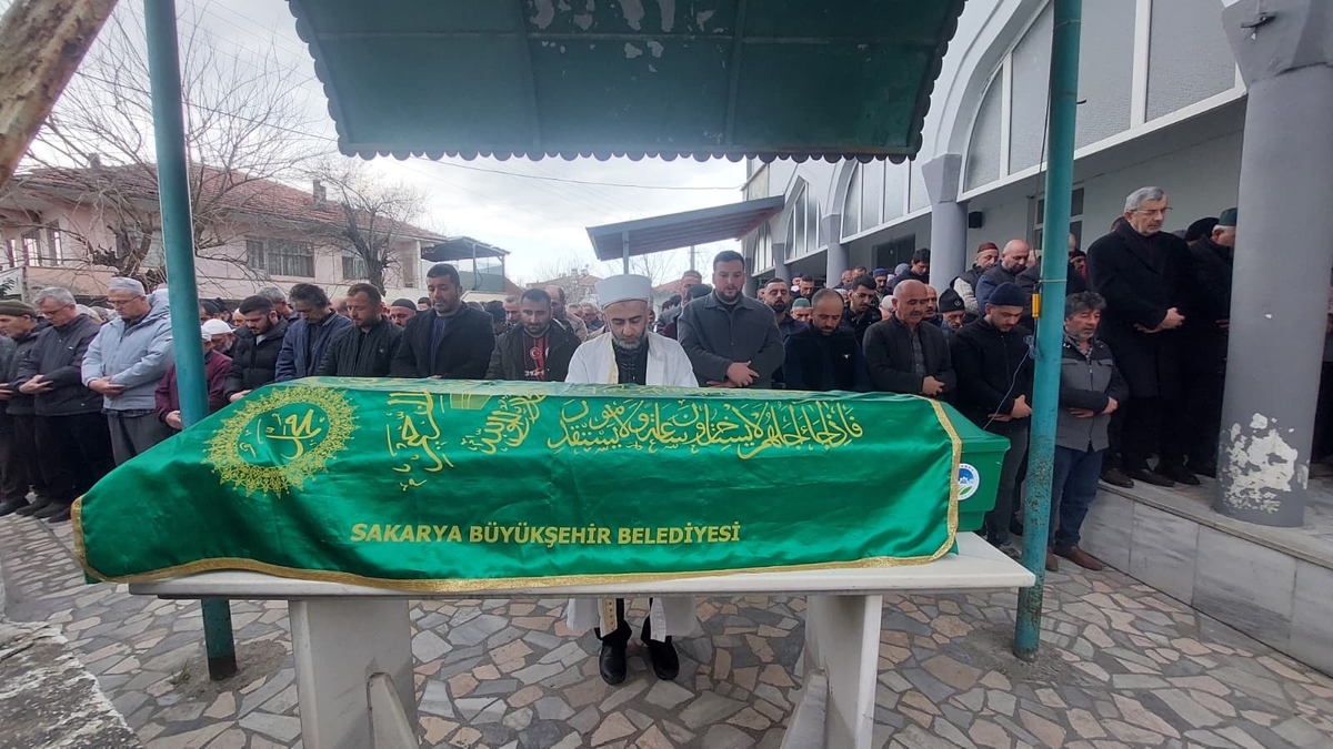 Çatıdan düşen yaşlı adam toprağa verildi