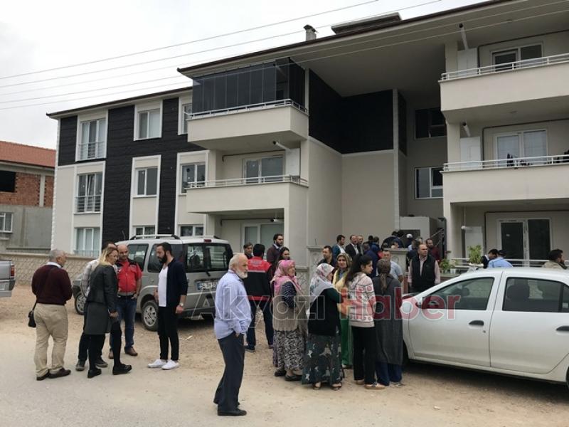 Çatlaklar oluşan bina boşaltıldı