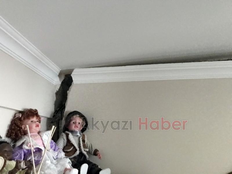 Çatlaklar oluşan bina boşaltıldı