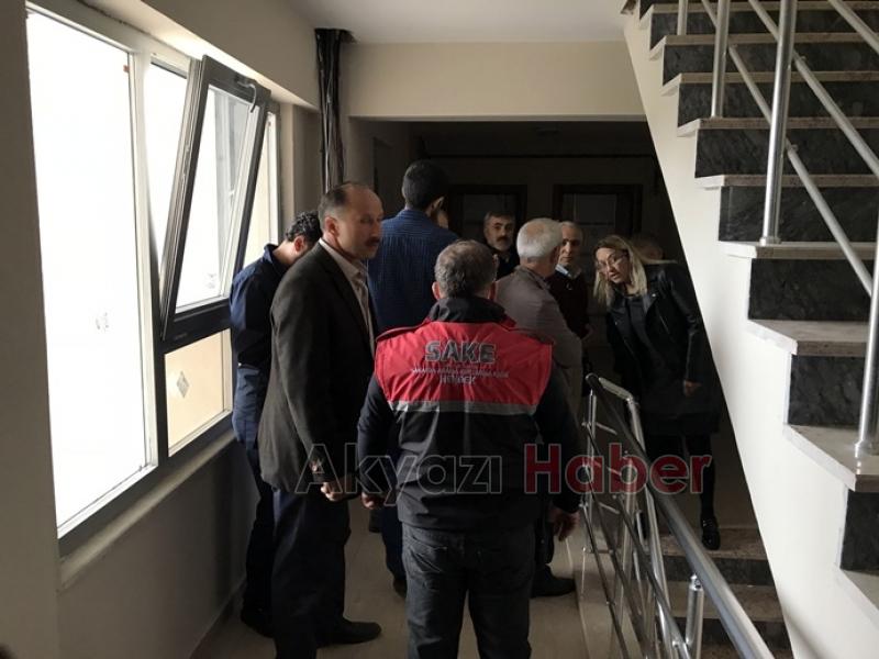 Çatlaklar oluşan bina boşaltıldı