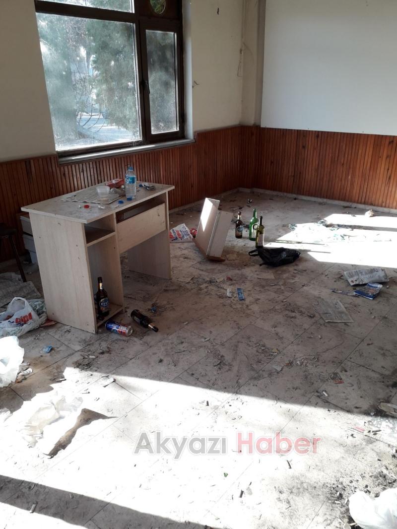 Çay Bahçesinin İçler Acı Hali