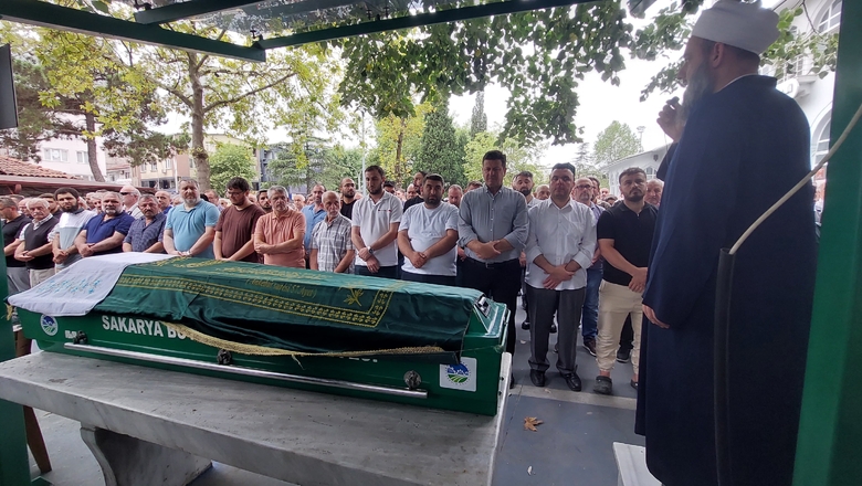 Celal Demirhan toprağa verildi.