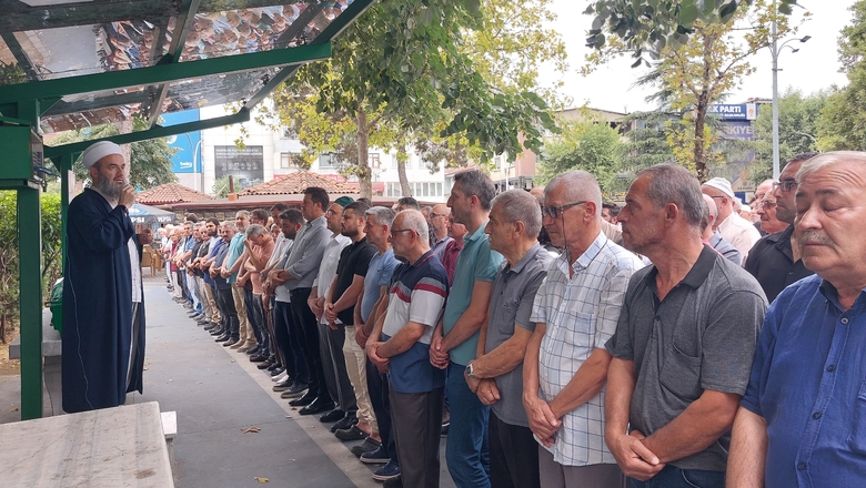 Celal Demirhan toprağa verildi.