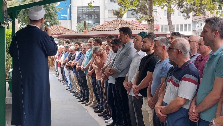 Celal Demirhan toprağa verildi.