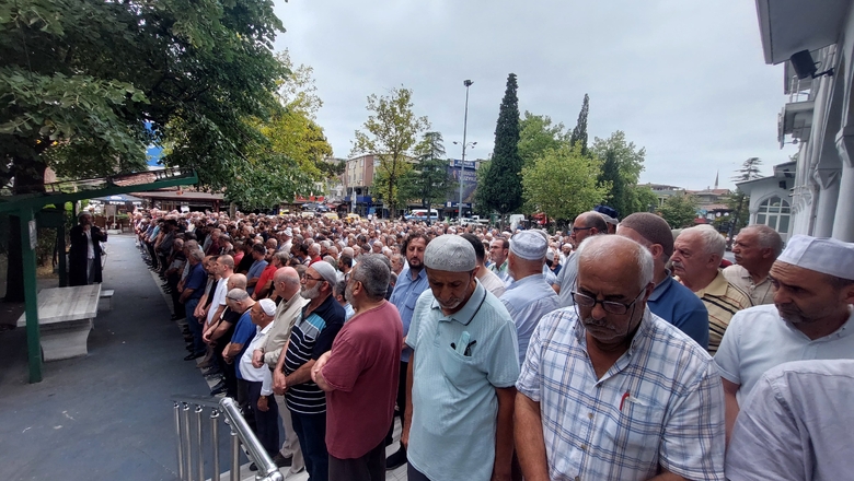 Celal Demirhan toprağa verildi.