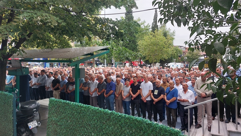 Celal Demirhan toprağa verildi.