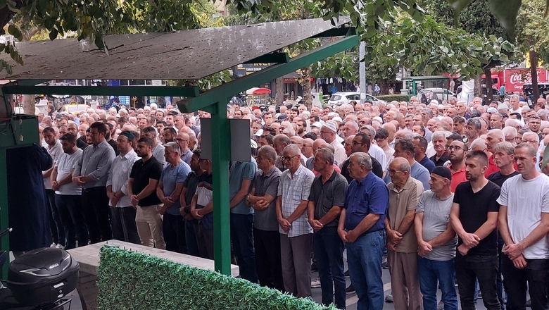 Celal Demirhan toprağa verildi.