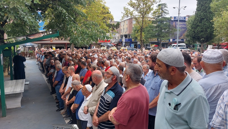Celal Demirhan toprağa verildi.