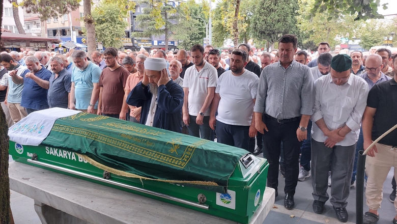 Celal Demirhan toprağa verildi.