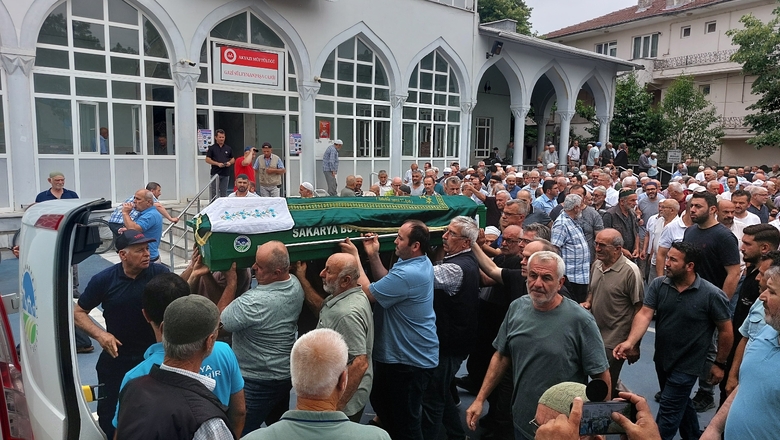 Celal Demirhan toprağa verildi.