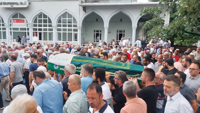 Celal Demirhan toprağa verildi.
