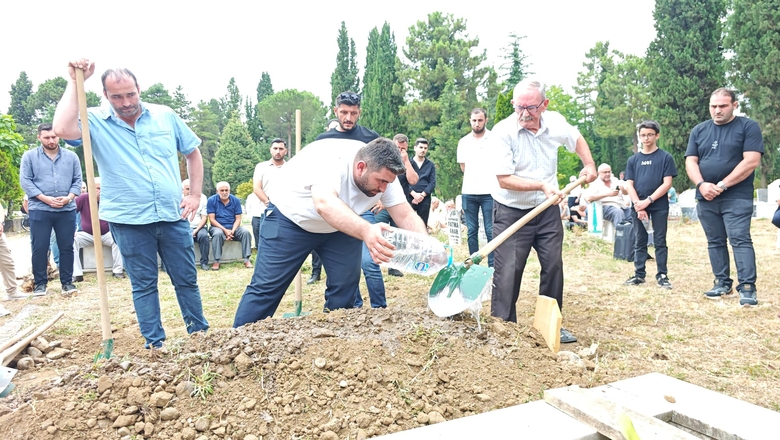 Celal Demirhan toprağa verildi.
