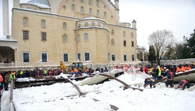  Cenaze Namazı Sırasında Çöken Tentenin Altında Kalan Zihni Ganiç Vefat Etti
