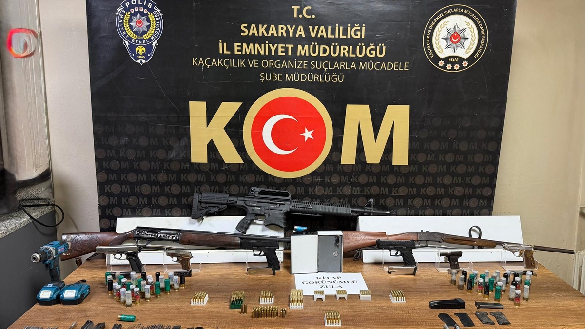 Cephanelik gibi evden suikast silahı çıktı