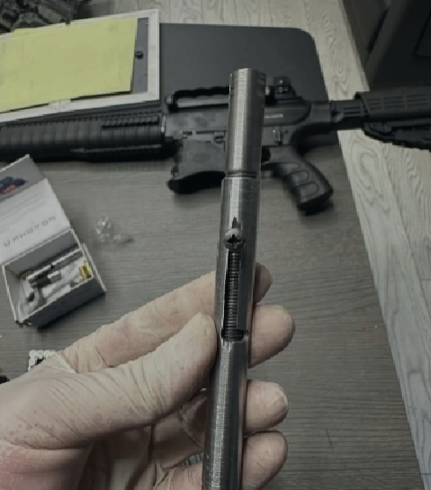 Cephanelik gibi evden suikast silahı çıktı