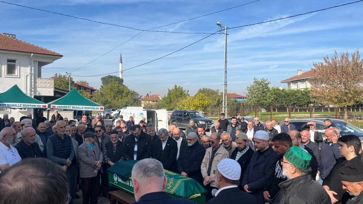  Çeşminaz Aydoğdu Dualarla Defnedildi