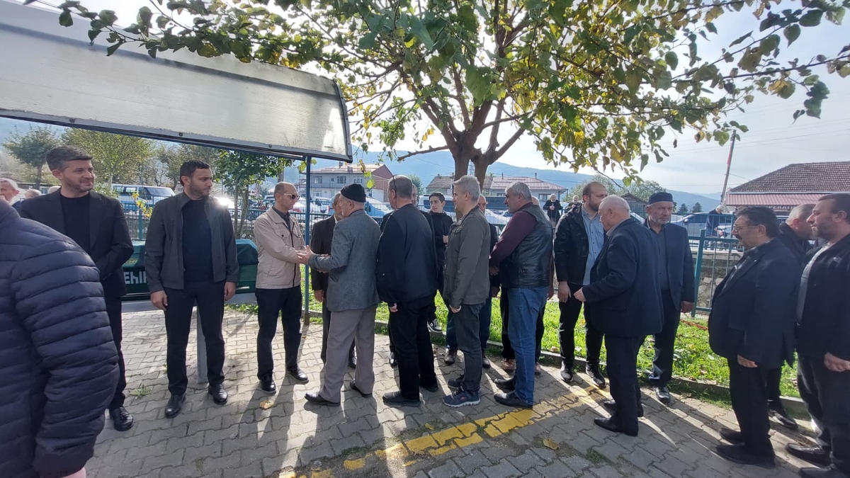  Çeşminaz Aydoğdu Dualarla Defnedildi