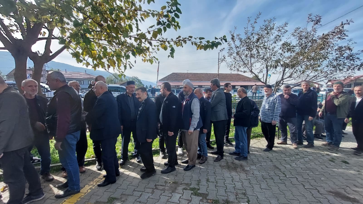  Çeşminaz Aydoğdu Dualarla Defnedildi