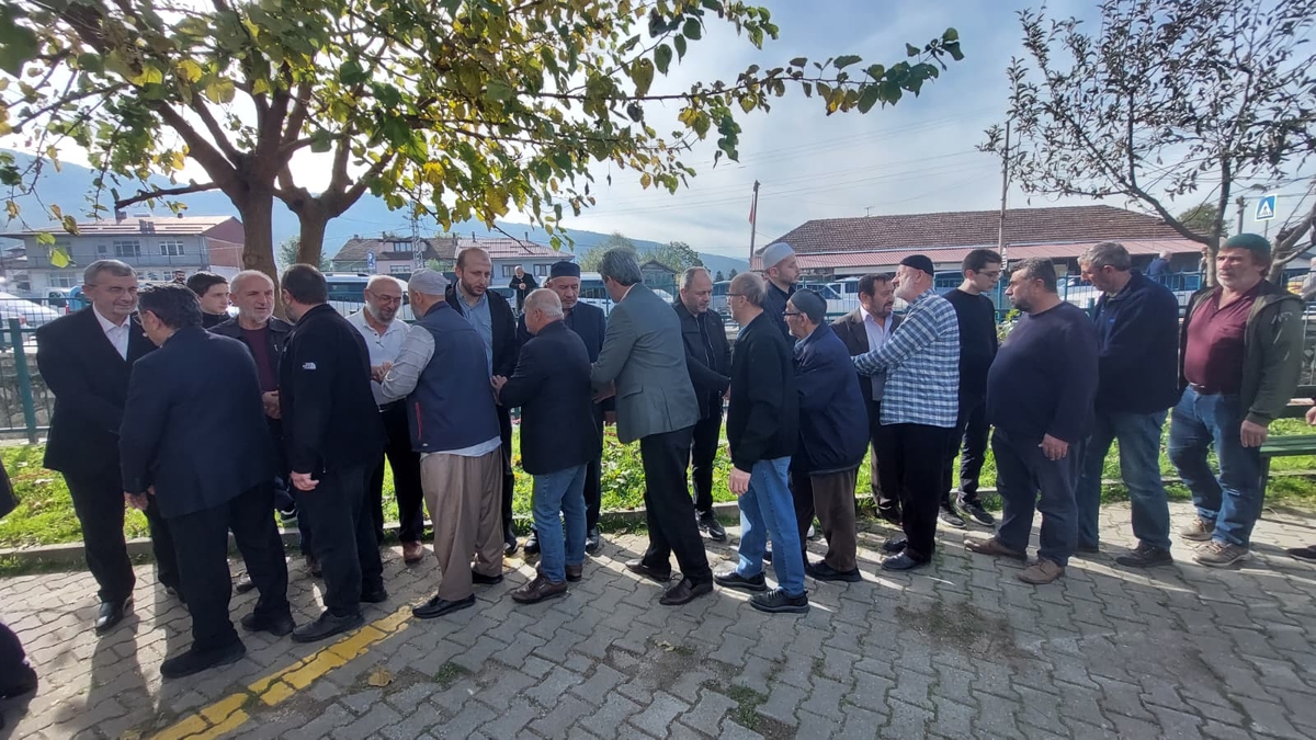  Çeşminaz Aydoğdu Dualarla Defnedildi