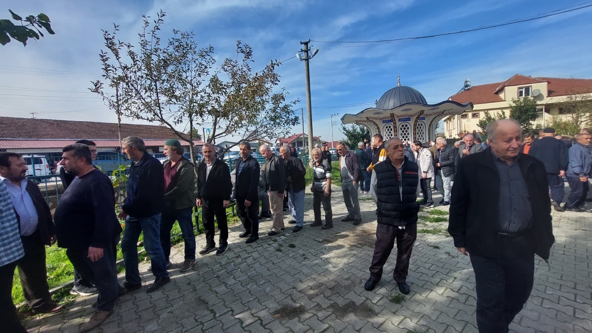  Çeşminaz Aydoğdu Dualarla Defnedildi