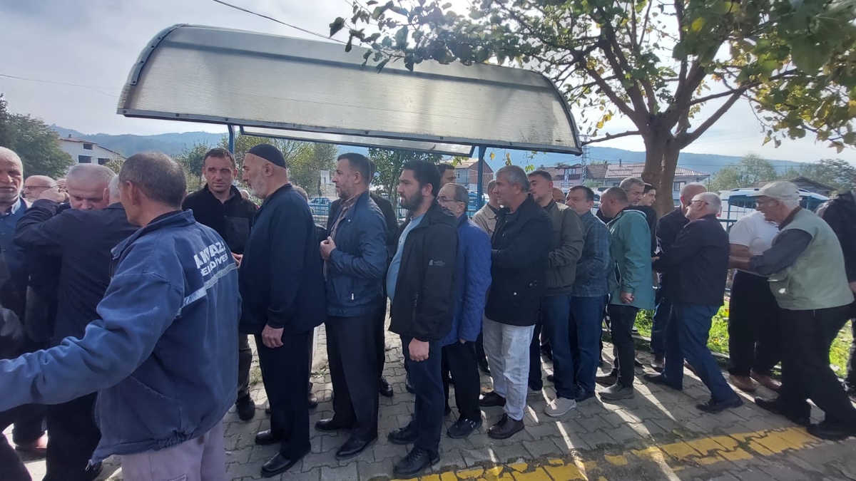  Çeşminaz Aydoğdu Dualarla Defnedildi