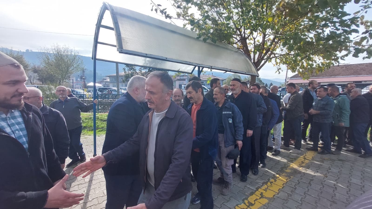  Çeşminaz Aydoğdu Dualarla Defnedildi