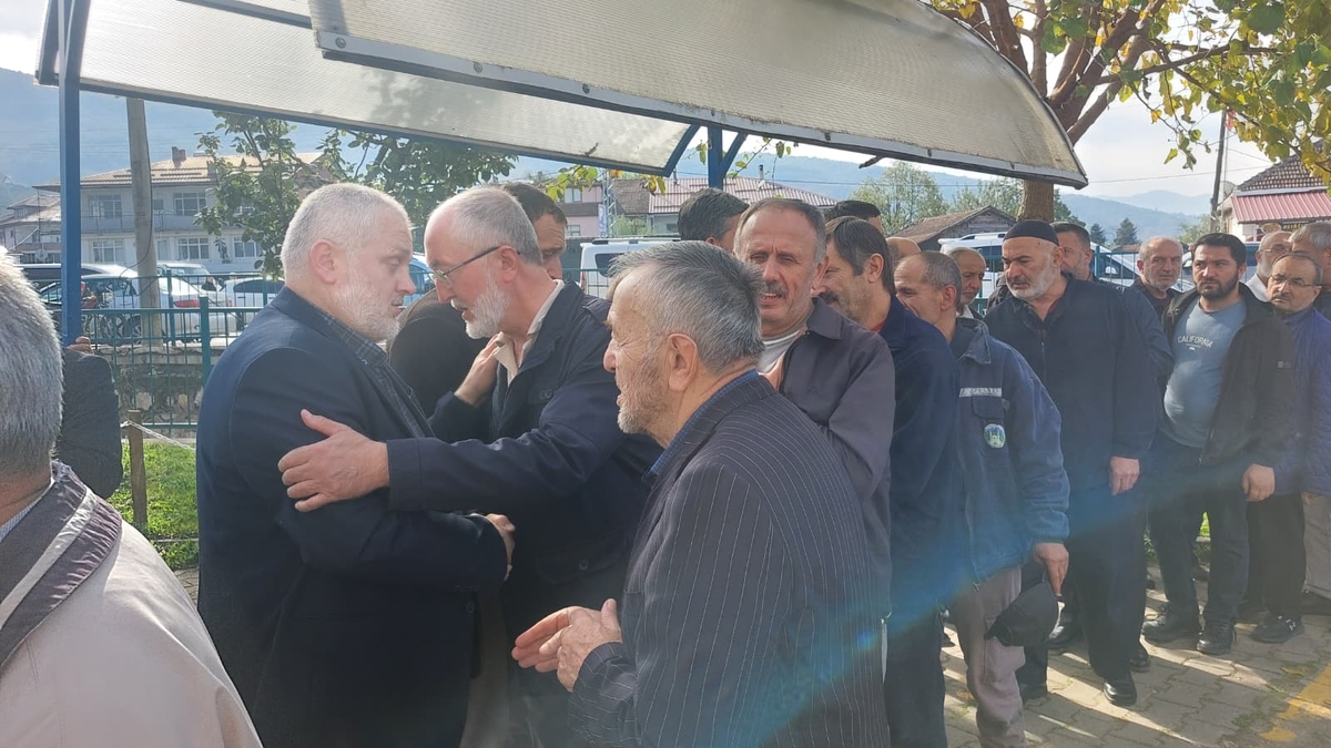  Çeşminaz Aydoğdu Dualarla Defnedildi