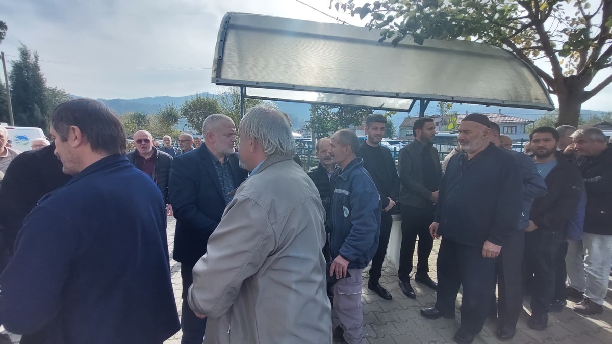  Çeşminaz Aydoğdu Dualarla Defnedildi