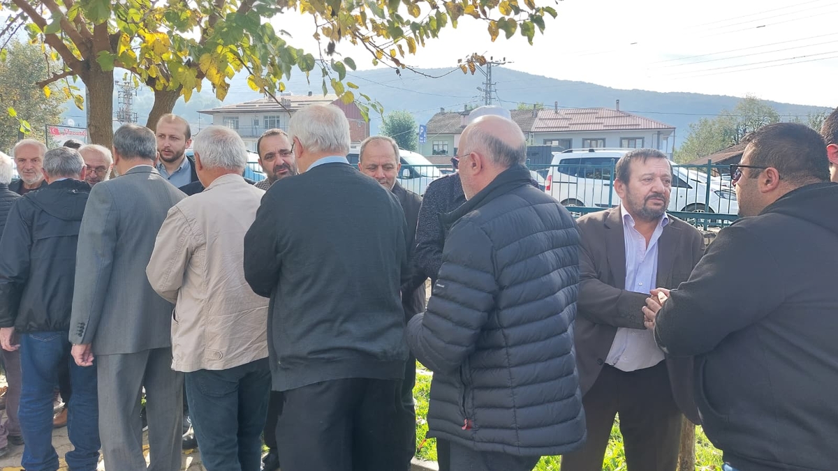  Çeşminaz Aydoğdu Dualarla Defnedildi