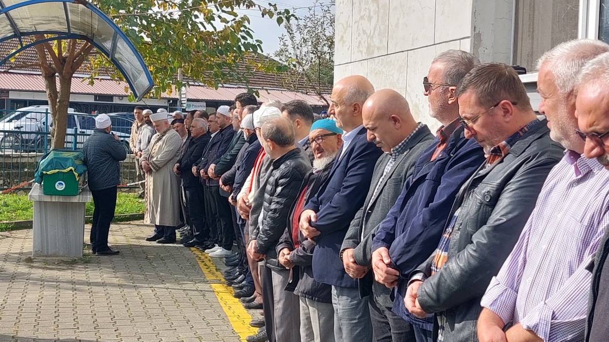  Çeşminaz Aydoğdu Dualarla Defnedildi