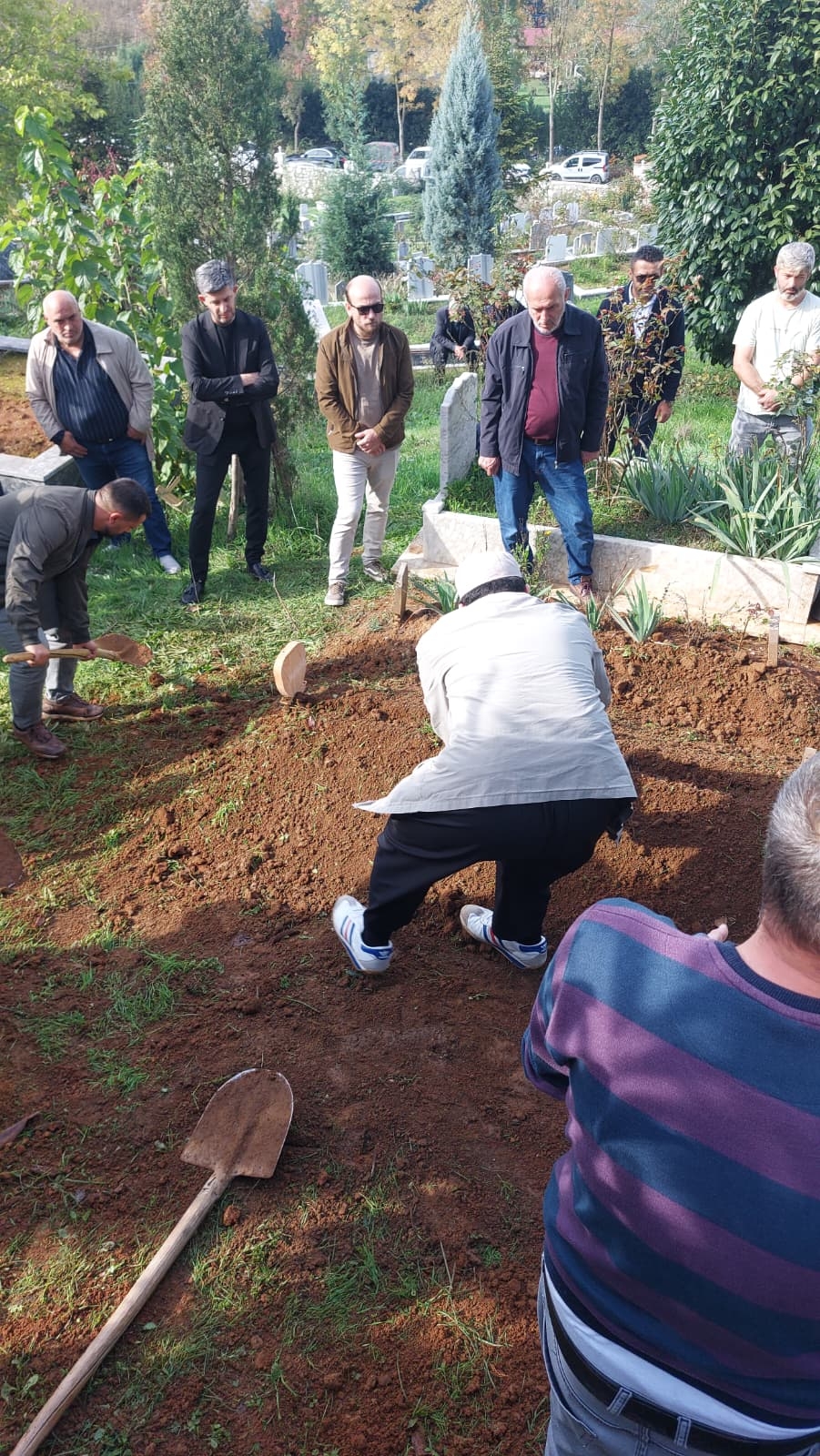  Çeşminaz Aydoğdu Dualarla Defnedildi