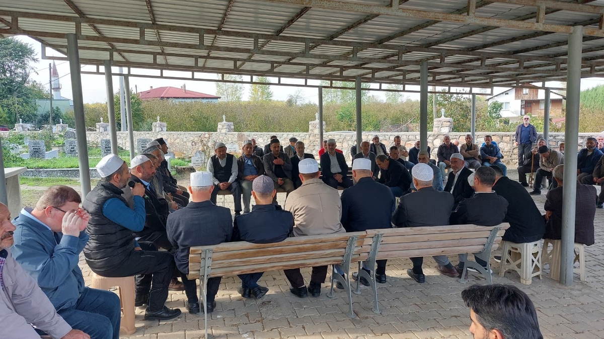  Çeşminaz Aydoğdu Dualarla Defnedildi