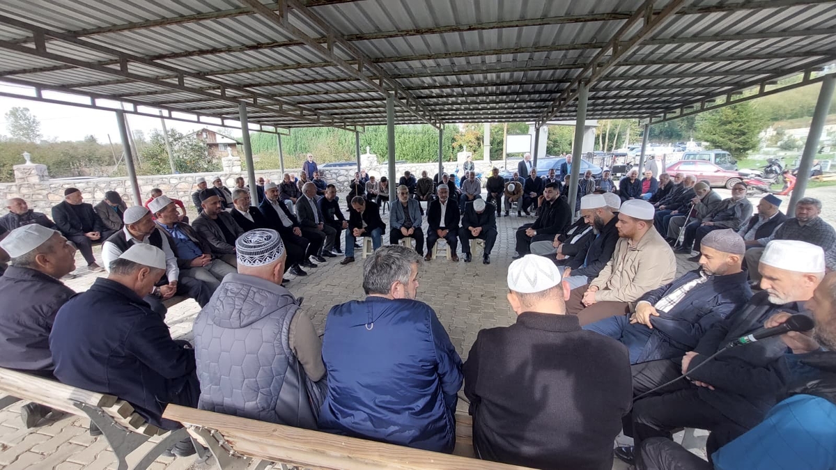  Çeşminaz Aydoğdu Dualarla Defnedildi