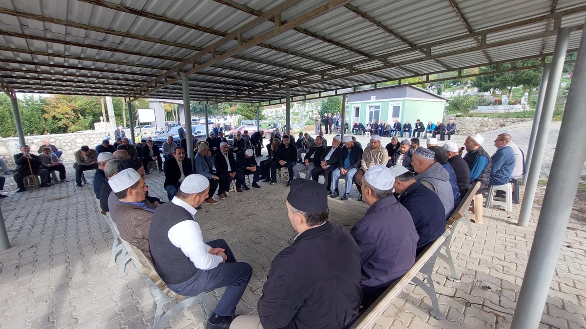  Çeşminaz Aydoğdu Dualarla Defnedildi