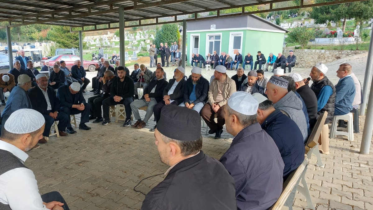  Çeşminaz Aydoğdu Dualarla Defnedildi