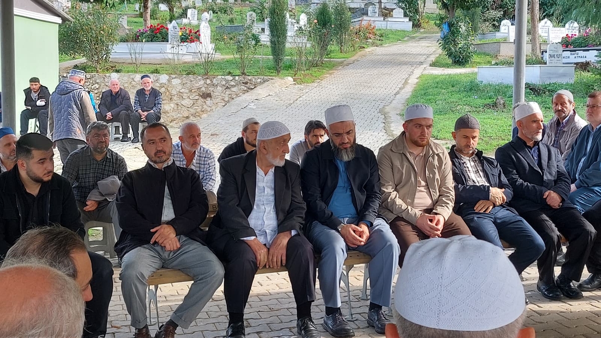  Çeşminaz Aydoğdu Dualarla Defnedildi