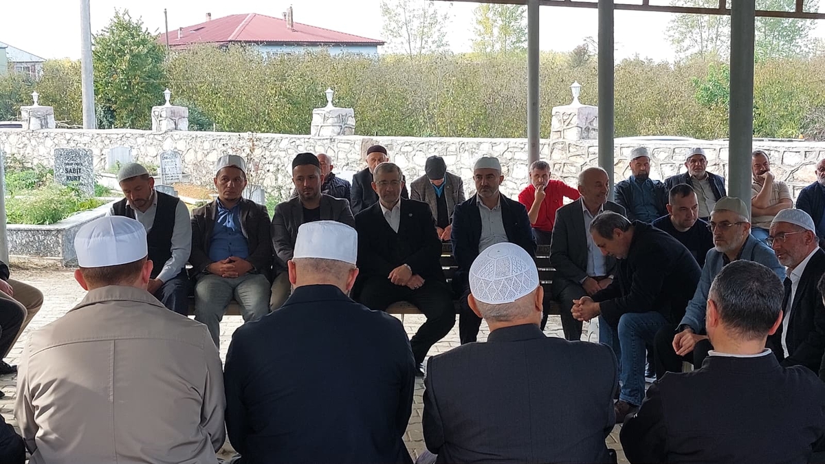  Çeşminaz Aydoğdu Dualarla Defnedildi