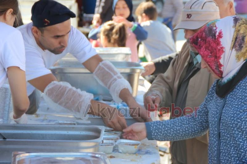 Çetinkaya AVM  Halka 5000 Kişilik Aşure Dağıttı