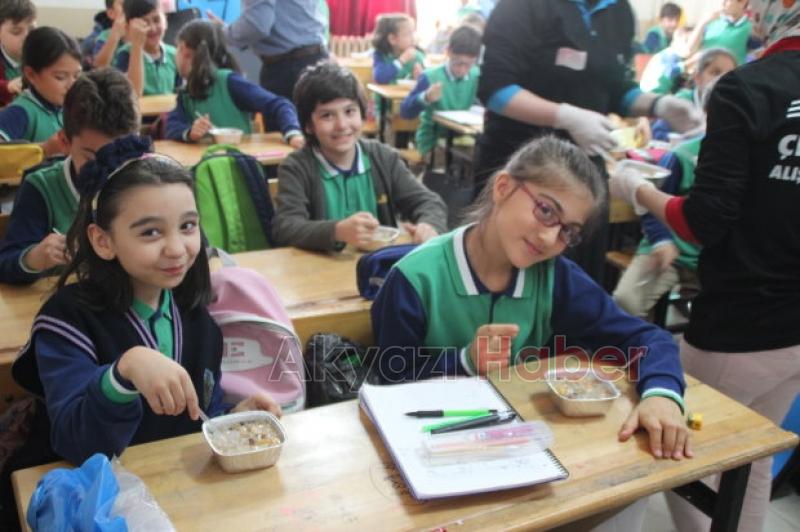 Çetinkaya AVM  Halka 5000 Kişilik Aşure Dağıttı