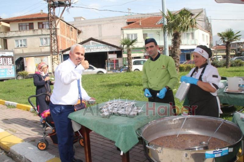 Çetinkaya Market Halka Aşure Dağıttı