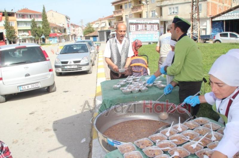 Çetinkaya Market Halka Aşure Dağıttı
