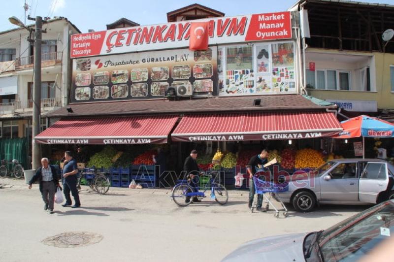 Çetinkaya Market Halka Aşure Dağıttı