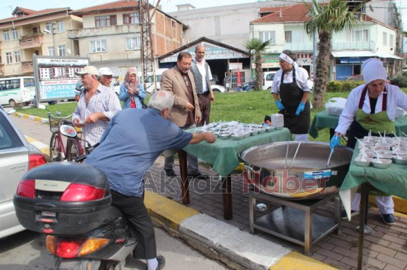 Çetinkaya Market Halka Aşure Dağıttı