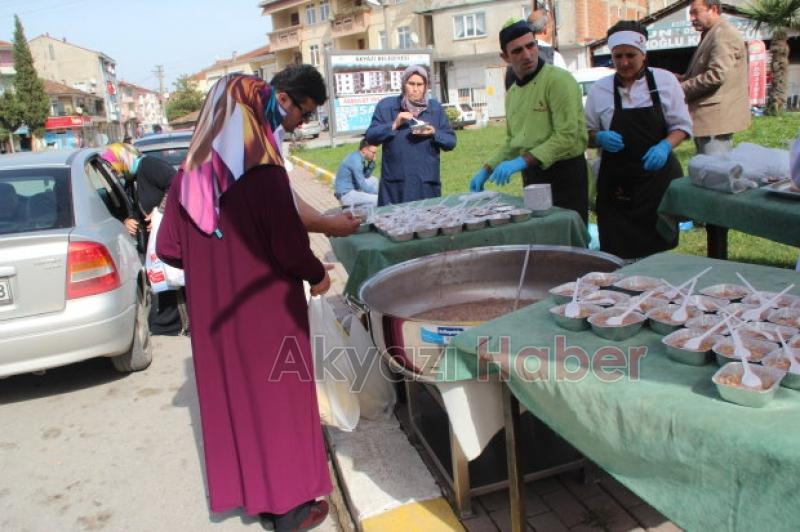 Çetinkaya Market Halka Aşure Dağıttı